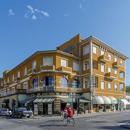 Hotel Eden Park Pietrasanta Bagian luar foto