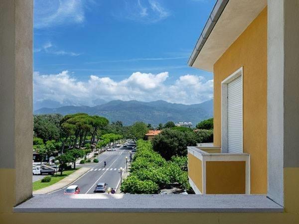 Hotel Eden Park Pietrasanta Bagian luar foto