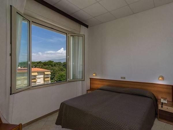 Hotel Eden Park Pietrasanta Bagian luar foto